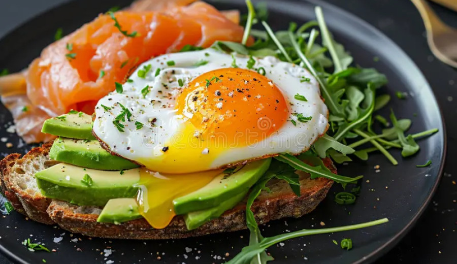 Avocado Toast with Asparagus and Blue Cheese