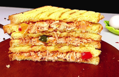 Yummy chicken sandwich