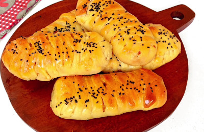 Chicken Filled Bread Roll