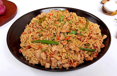 Noodles with Chicken and Mixed Vegetables