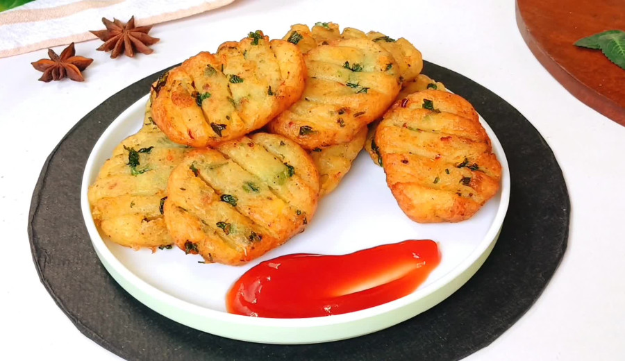 Fried potato slices