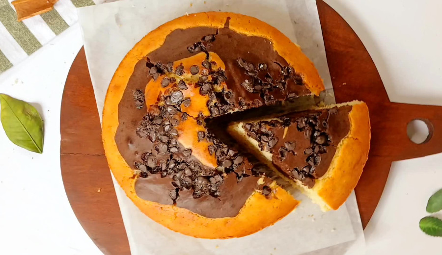 Chocolate and Vanilla Marble Cake