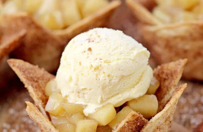 Apple Pie Taco Cups with a Scoop of Ice Cream