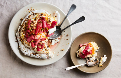 A Theatrical Twist on Pavlova
