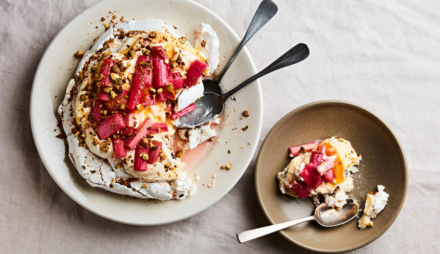 A Theatrical Twist on Pavlova