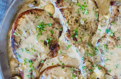 Pork Chops Smothered in Flavorful Gravy