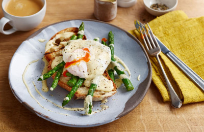 Asparagus and Poached Eggs