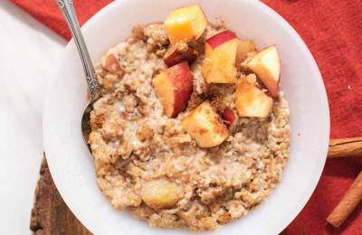 Easy Apple and Cinnamon Steel-Cut Oats for Vegans Made in the Instant Pot®