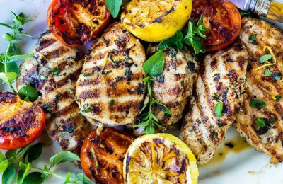 Herb-Infused Chicken Spring Mix