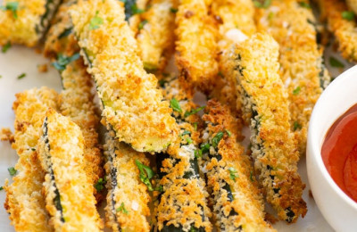 Crispy Vegan Zucchini Sticks from the Oven