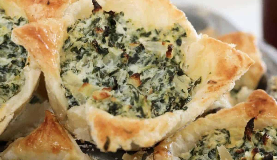 Personal Spinach and Ricotta Puff Pastry Quiches